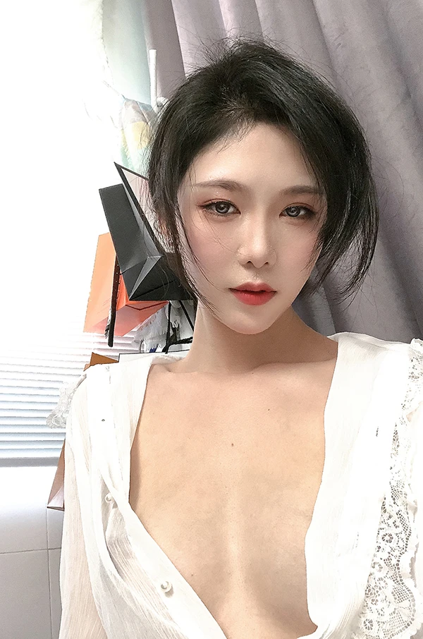 网红美女抖娘利世透视雪纺凸点若隐若现